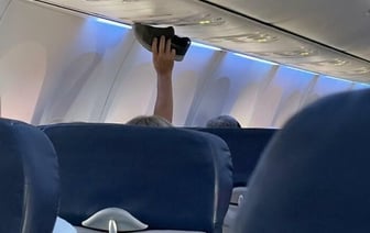 На фото показали пассажиров самолетов, которым нужно запретить летать
