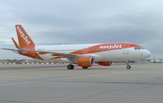 Рейс EasyJet совершил вынужденную посадку после взрыва пакета с вейпами.