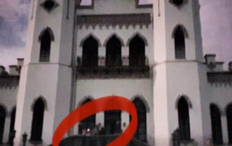 Приведения или игра воображения? Странный ночной снимок Коссовского замка