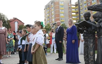 «Парящие книги» и «Дети лесной школы». Новые арт-объекты украсили Ивацевичи