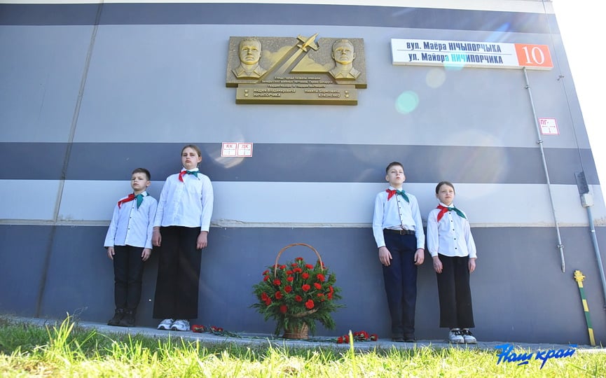 Памятная доска в честь погибших летчиков появилась в Барановичах