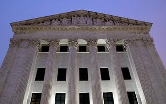 Решение Верховного суда США ограничивает полномочия федеральных ведомств.