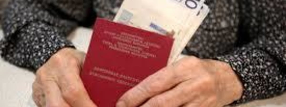 За день до начала досрочного голосования Лукашенко подписал указ о повышении пенсий