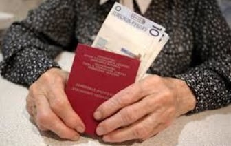 За день до начала досрочного голосования Лукашенко подписал указ о повышении пенсий