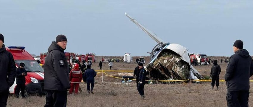 Алиев вернулся в Баку с саммита в Петербурге из-за крушения самолета
