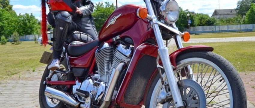 Девушка из Кобрина рассказала о своём Suzuki Intruder VS800