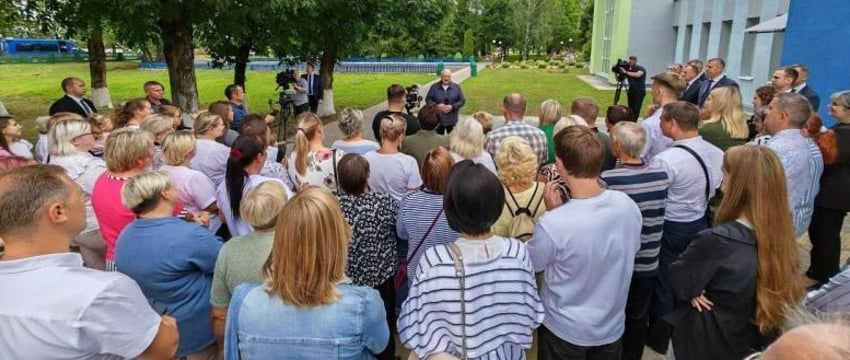 Лукашенко призвал привыкать к другому президенту в Беларуси