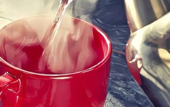 Годовалая девочка разлила на себя горячий кофе и оказалась в реанимации