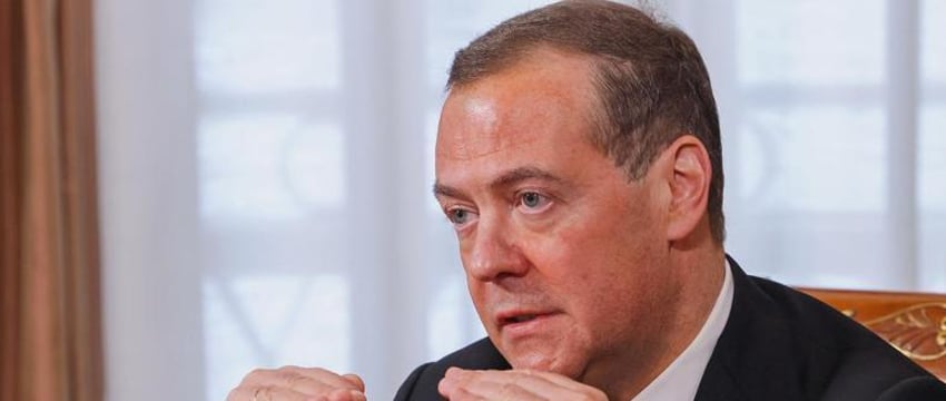 «Протухшей колбасой» назвал канцлера Германии Медведев