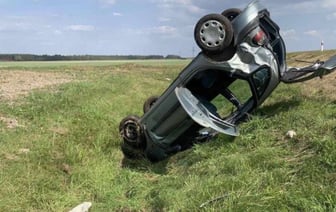 В Березовском районе перевернулся Renault