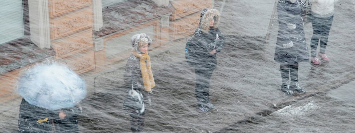 К Беларуси подошёл холодный фронт. Кому синоптики пообещали в выходные грозы, а кому – «приличный мокрый снег»? — Фото