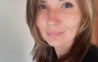 «Ідэальна пасуе пад маю ідэю». Навошта ўлады польскай вёскі бясплатна аддалі беларусам старую школу