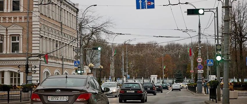 В центре Гомеля на спорном перекрестке заменили знаки