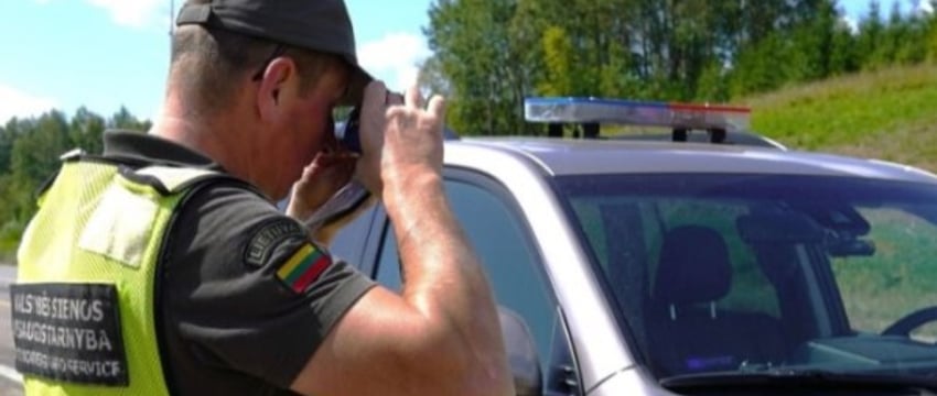 BMW X5 пропустили из Литвы в Беларусь, а его водителя — нет. Вот почему