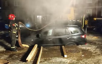 В Витебске автомобиль провалился в теплотрассу — Видео