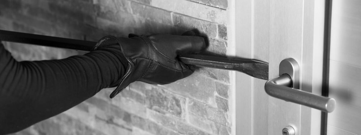 В Гродно в квартиру женщины ломились неизвестные — она вызвала милицию