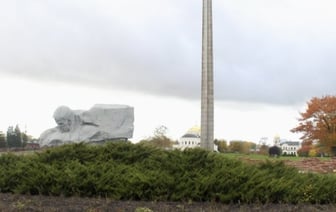 БРСМ передал сертификат на Br500 тыс. на строительство патриотического центра в Брестской крепости