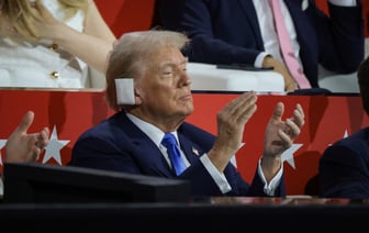 Через несколько дней после паники на митинге мужчина с автоматом АК-47 был арестован возле вечеринки Трампа