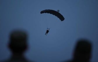 Ночное десантирование на Брестстком полигоне. Смотрите фото