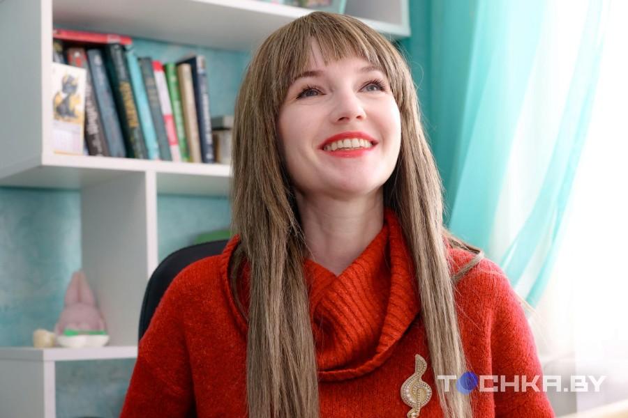 Создает броши и борется с раком: белоруска развивает бизнес на ювелирной вышивке