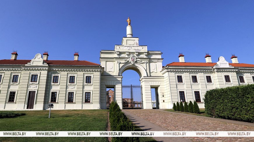 Какие секреты Сапег скрывает Ружанский дворец? Прогулялись по его коридорам