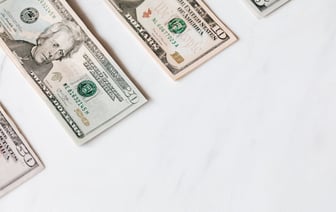 Fitch повысило прогноз цен на золота на период до 2027 года и среднесрочную перспективу