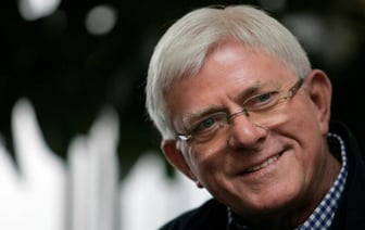 Умер Фил Донахью. Он вел сенсационный телемост США — СССР, на котором жители двух стран рассказывали друг другу о себе и своей жизни