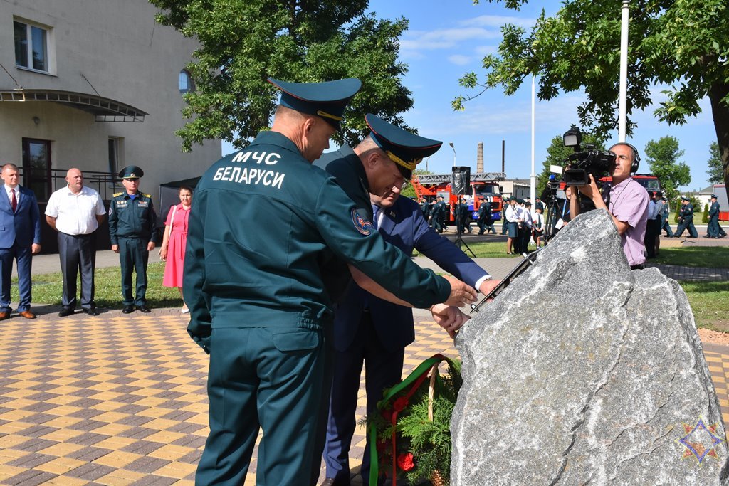 Были верны долгу и людям. Мемориальную доску в память о погибших в годы войны пожарных открыли в Бресте