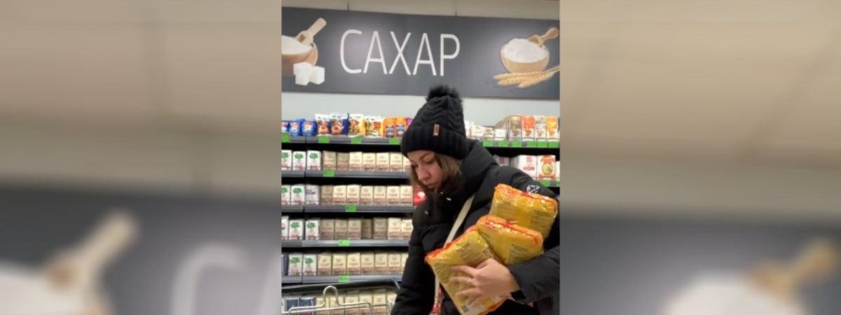 «Когда рубли прибавляешь, еще одна фишка есть» — Белоруска поделилась видео, как в «магазинах обманывают покупателей». Сотни зрителей поспорили — Видео