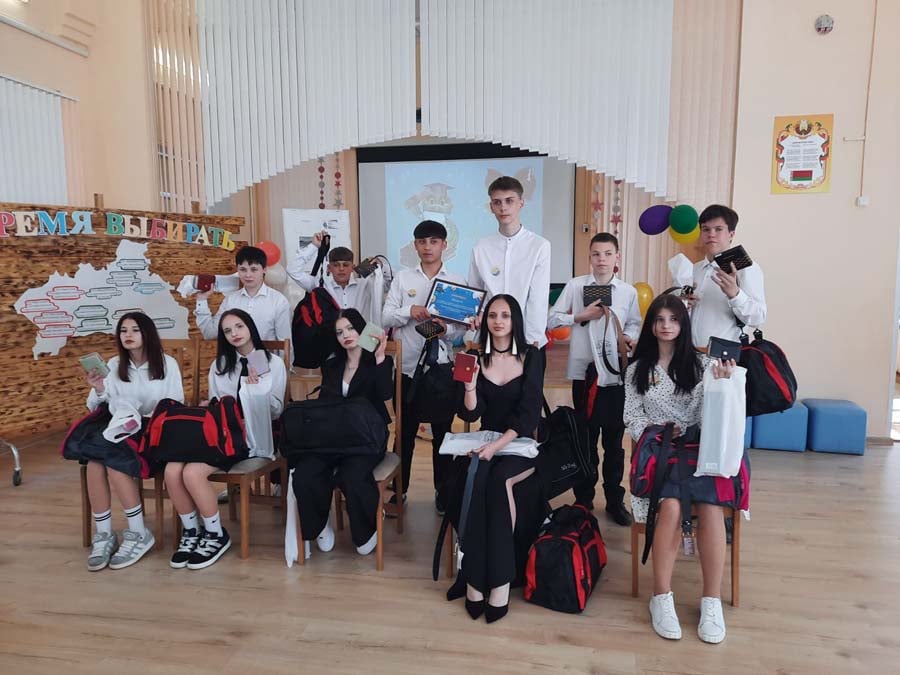 В Дивинском детском доме провели выпускников — 11 воспитанников теперь будут строить свою жизнь самостоятельно