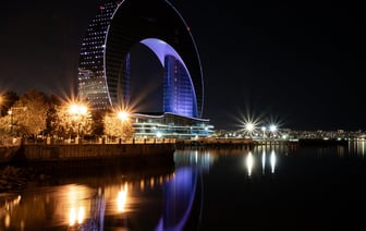 В дагестанском Каспийске атаковали порт, где базируется флот России