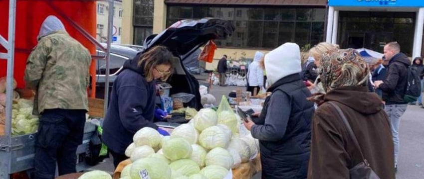 Жители Бреста активно посещают ярмарку у торгового центра «Дидас Персия»