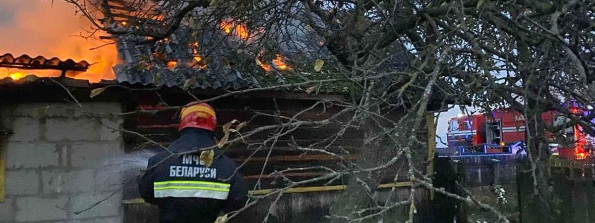 Под Гродно из-за телевизора загорелся дом