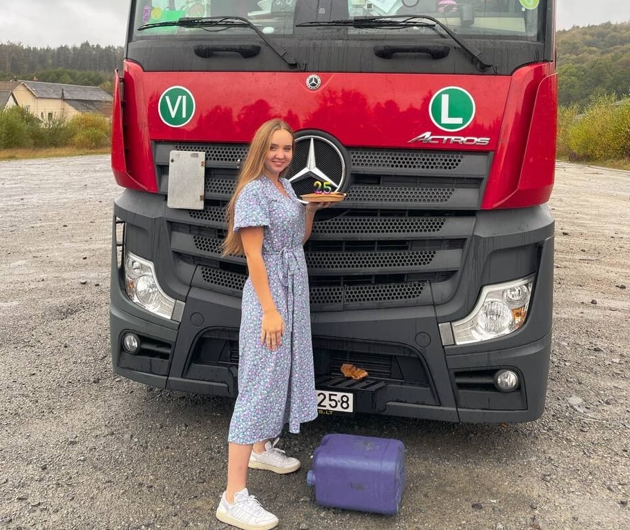 Девушка из Брестской области колесит по Европе на Mercedes-Benz Actros