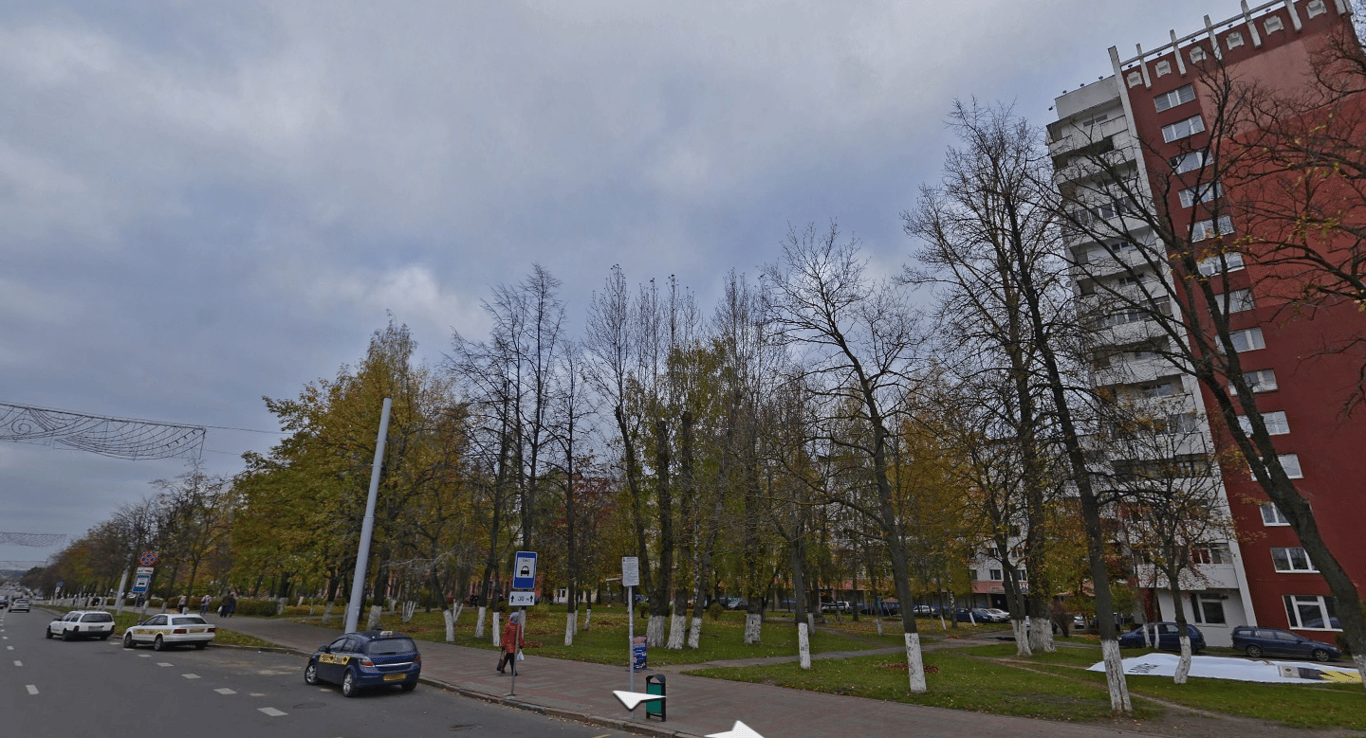 Сквер на Московском проспекте возле «Богатыря». Яндекс.Панорамы 2016 года