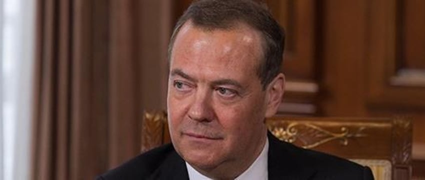 Медведев назвал пути сохранения Украины