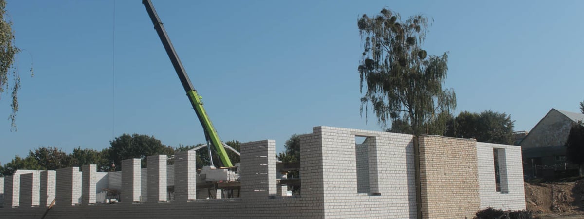 Фотофакт. Посмотрите, как выглядит стройплощадка на месте казарм в центре Гродно