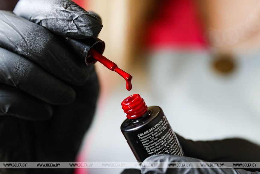 Жительница Бреста в декрете нашла хобби, а субсидия помогла превратить его в бизнес