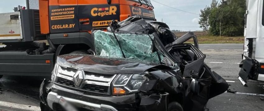 Смертельная авария: МАЗ въехал в легковушку и маршрутку