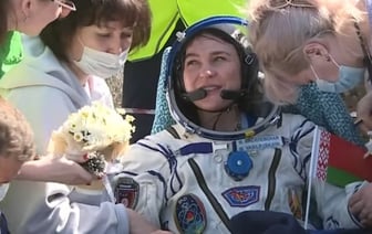 Первая женщина-космонавт Беларуси Марина Василевская успешно вернулась с МКС на Землю
