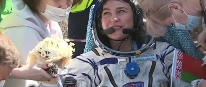 Первая женщина-космонавт Беларуси Марина Василевская успешно вернулась с МКС на Землю