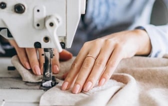 Школьный гардероб: что дешевле, купить одежду в магазине или сшить самому?