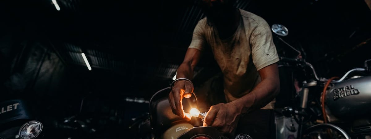 Из потерпевшего крушение в декабре российского танкера в Черное море снова вылился мазут