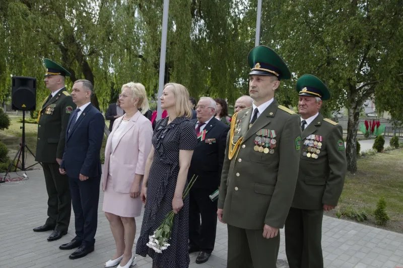 В СШ №27 Бреста торжественно открыли мемориальную доску