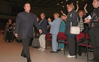 Кашпировский возобновил «гипнотические сеансы» в России. Что «заряжает» теперь и сколько берёт за приём?? — Видео