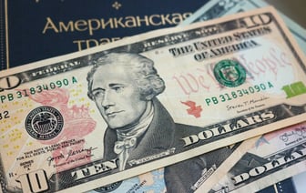 Доллар откатился до минимума за неделю, курс евро вырос. Что с российским рублём?