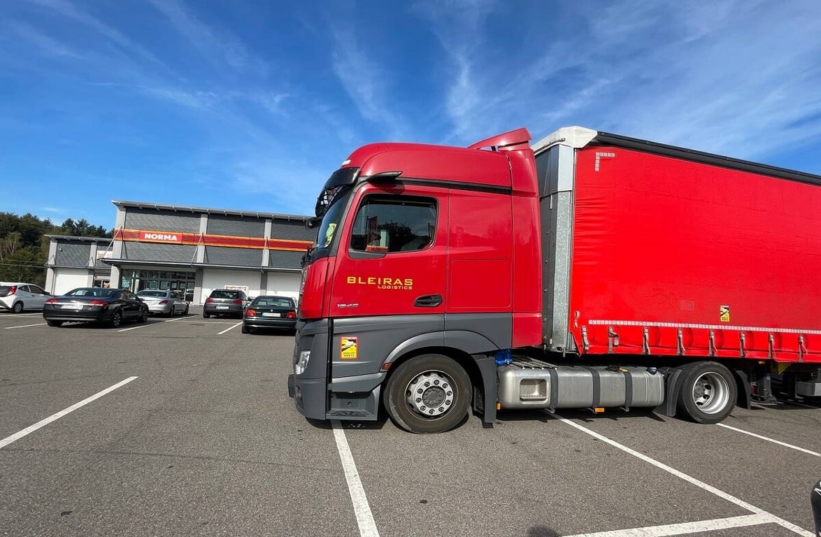 Девушка из Брестской области колесит по Европе на Mercedes-Benz Actros