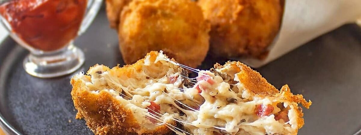 Эти рисовые шарики с начинкой станут идеальной закуской. Как приготовить итальянские аранчини? — Полезно