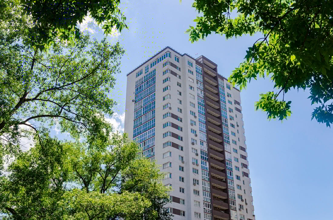 Взяли и прорубили новые окна в многоэтажке. А так можно было?