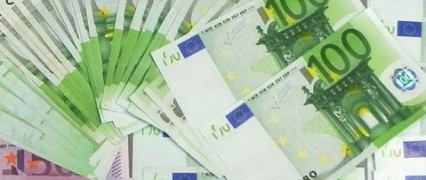 Житель Бреста за попытку провезти без декларирования 65 тыс. евро получил штраф и лишился части денег